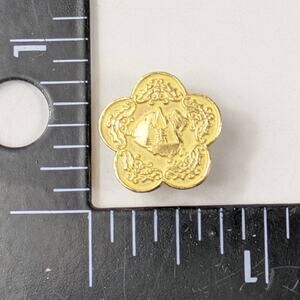 1974 Taiwan Chiang Kai-shek 88th Birthday Commemorative Gold Tone Pin Badge ROC